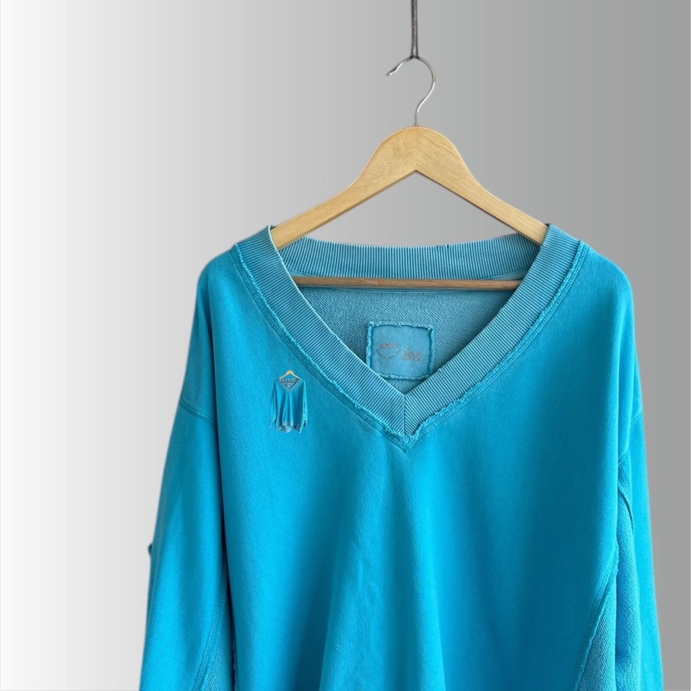 Aerie Vacay Every Day V-Neck Sweatshirt in bright blue - Picture 5 of 14